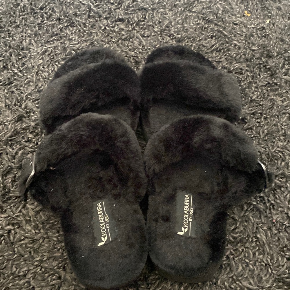 Koolaburra by Ugg fluff slides